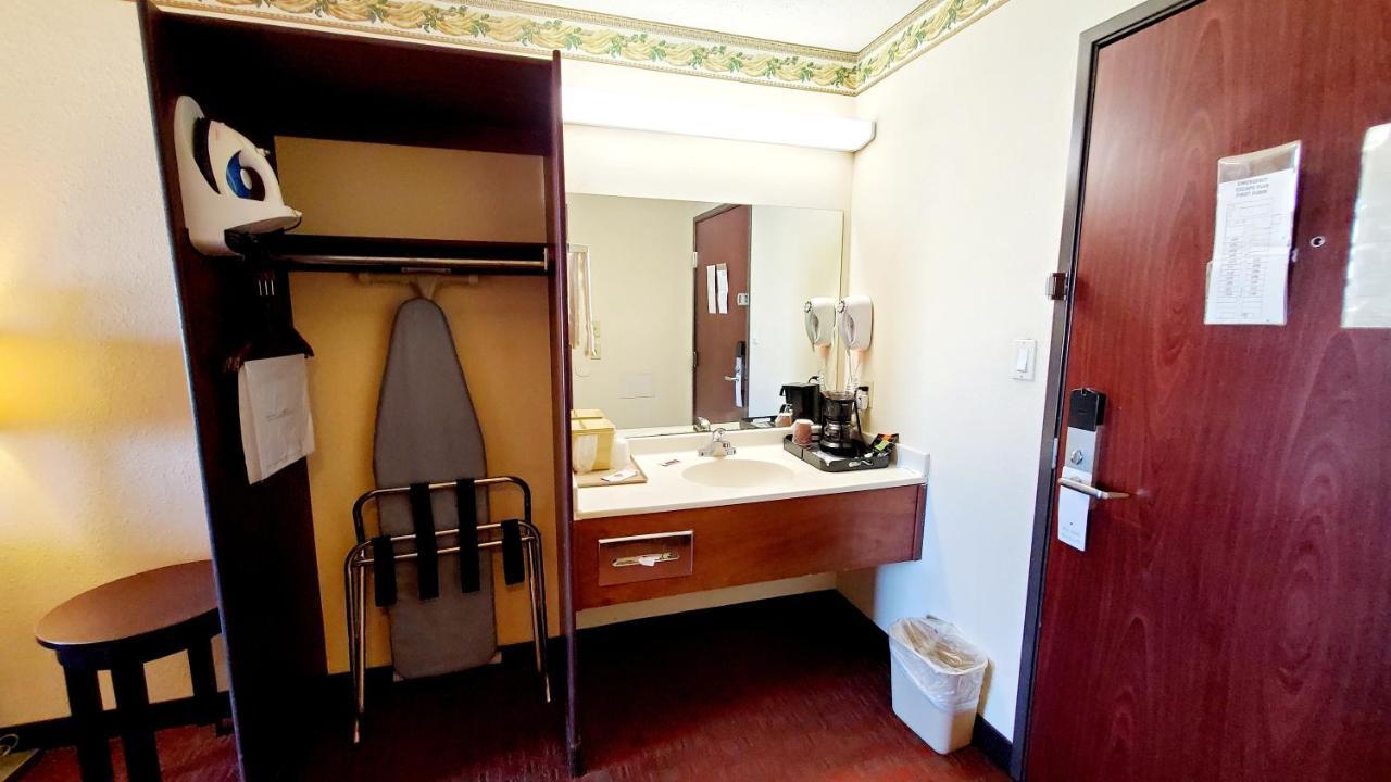 Executive Inn Alva ภายนอก รูปภาพ